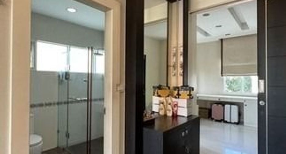 For sale 3 bedrooms house in Khlong Sam Wa, Bangkok