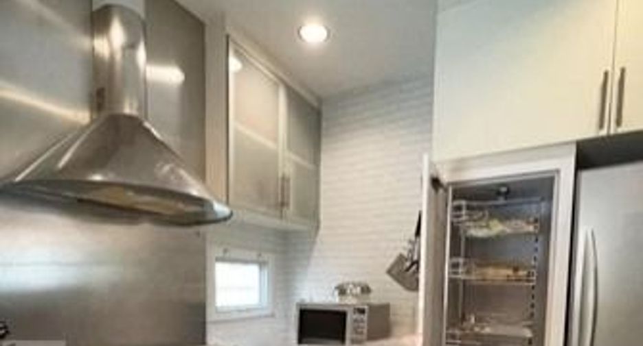 For sale 3 bedrooms house in Khlong Sam Wa, Bangkok
