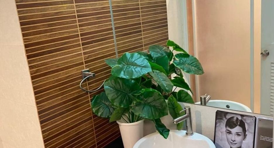 For sale studio condo in Huai Khwang, Bangkok