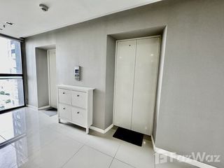 Condo en venta de 2 habitaciones en Yan Nawa, Bangkok