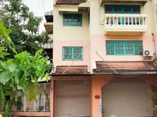 出售 和 出租 6 卧室 联排别墅 在 Pak Kret, Nonthaburi