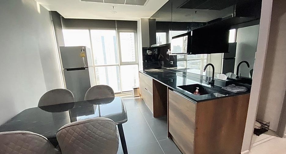 For sale 2 bedrooms condo in Huai Khwang, Bangkok