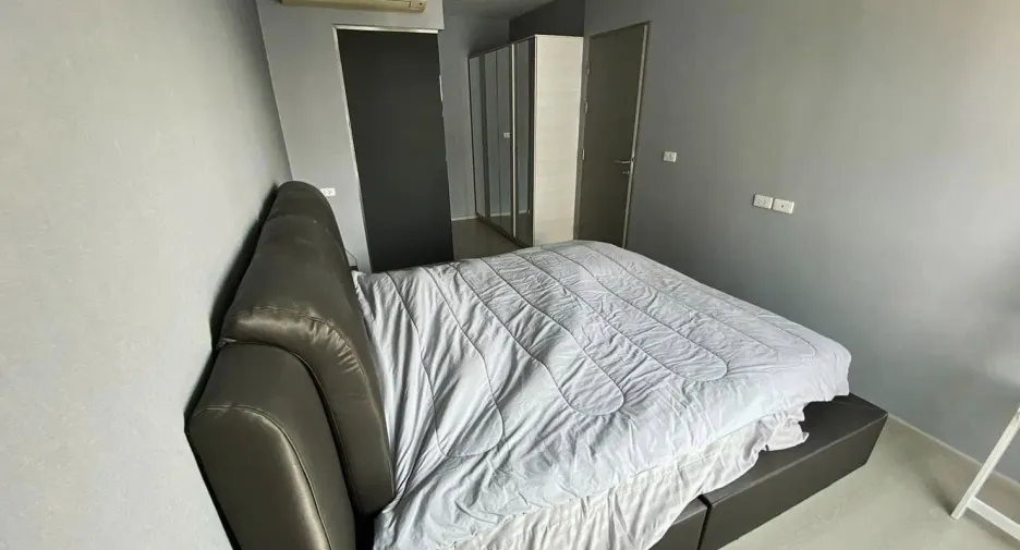 For sale 2 bedrooms condo in Huai Khwang, Bangkok