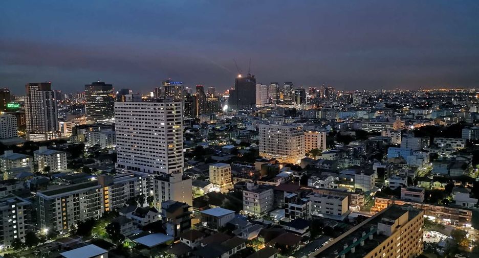 For sale 1 bed condo in Huai Khwang, Bangkok