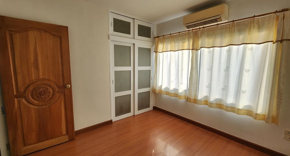 For sale 3 bedrooms house in Mueang Chon Buri, Chonburi
