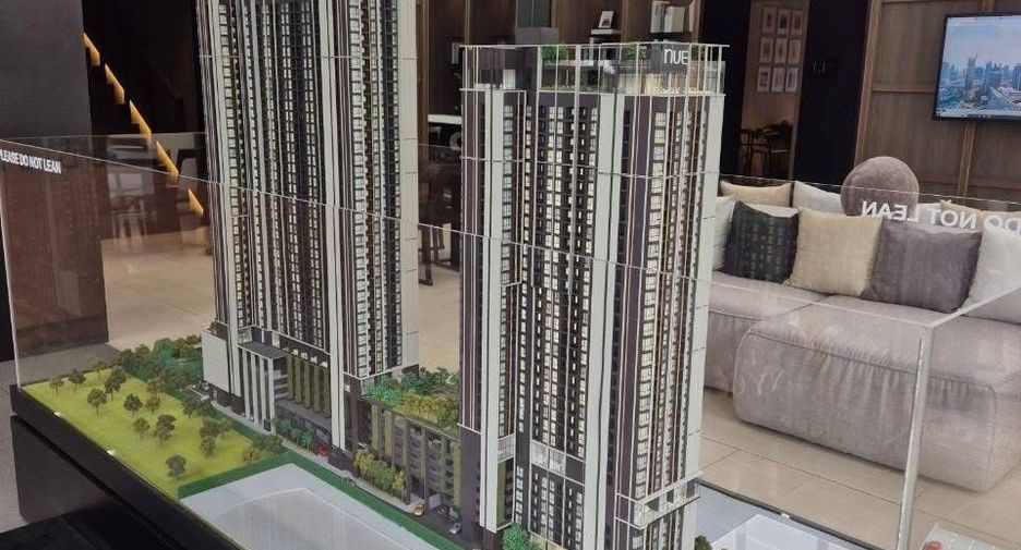 For sale 2 bedrooms condo in Huai Khwang, Bangkok