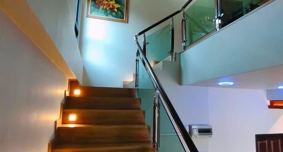 Local comercial en venta de 14 habitaciones en Pak Kret, Nonthaburi