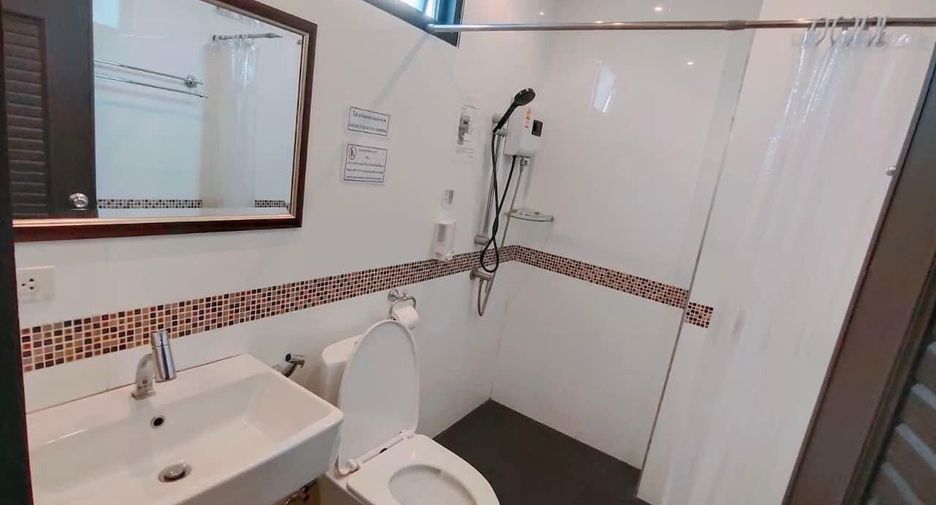Local comercial en venta de 14 habitaciones en Pak Kret, Nonthaburi