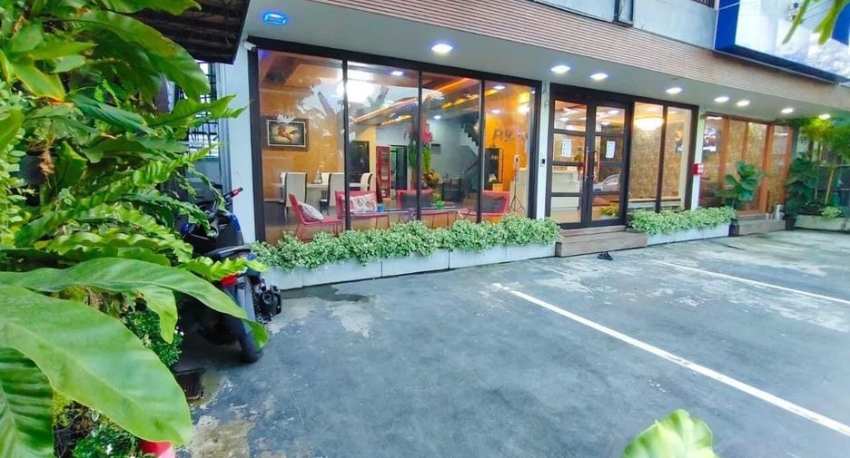 Local comercial en venta de 14 habitaciones en Pak Kret, Nonthaburi