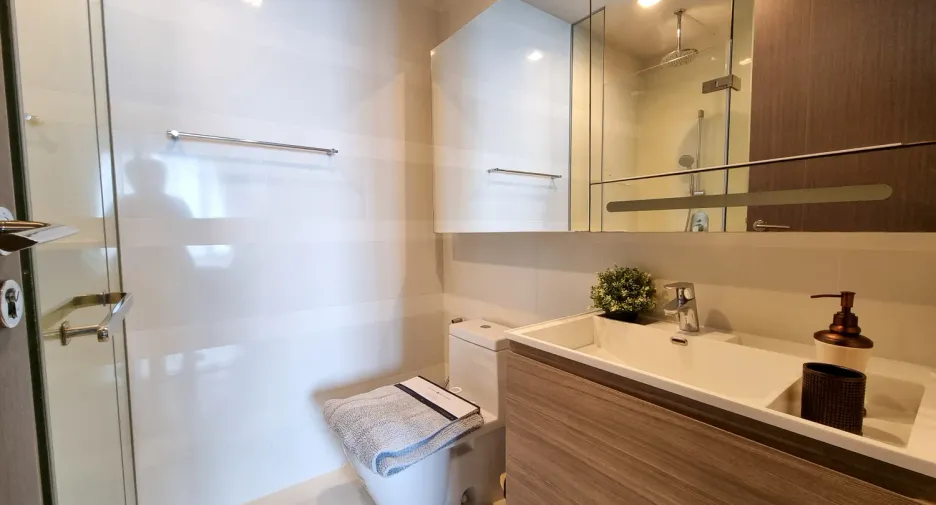 Wohnung zur Miete und zum Kauf mit 1 Zimmer in Khlong Toei, Bangkok