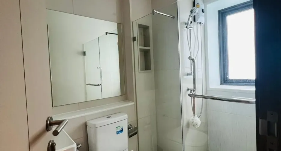 For sale 2 bedrooms condo in Huai Khwang, Bangkok