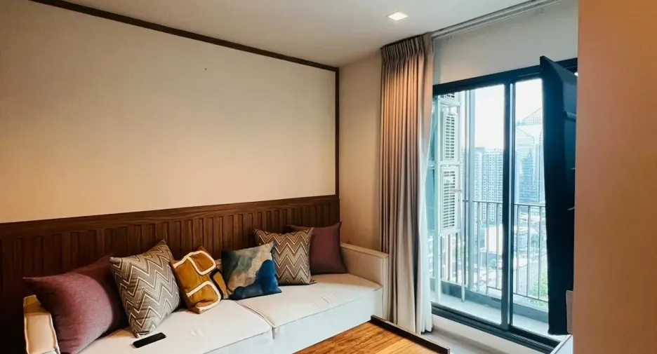 For sale 2 bedrooms condo in Huai Khwang, Bangkok