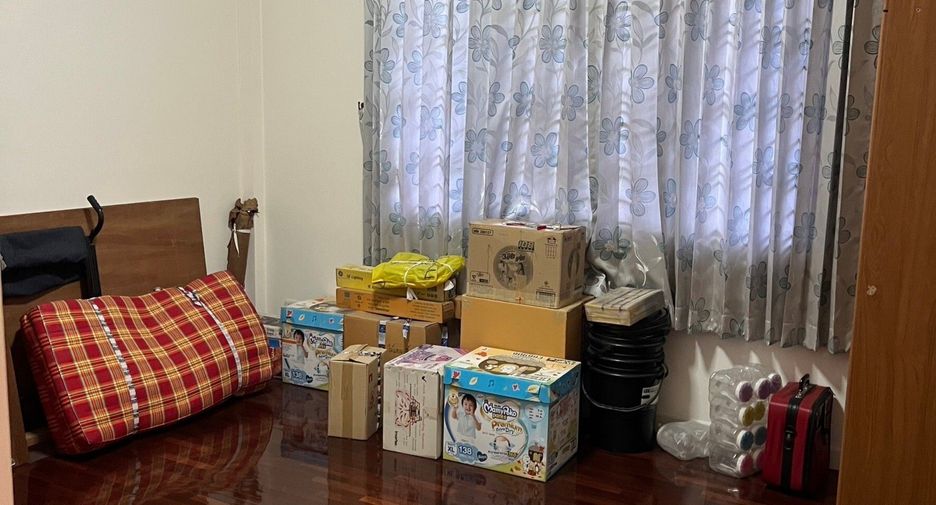 Casa en venta de 5 habitaciones en Phutthamonthon, Nakhon Pathom