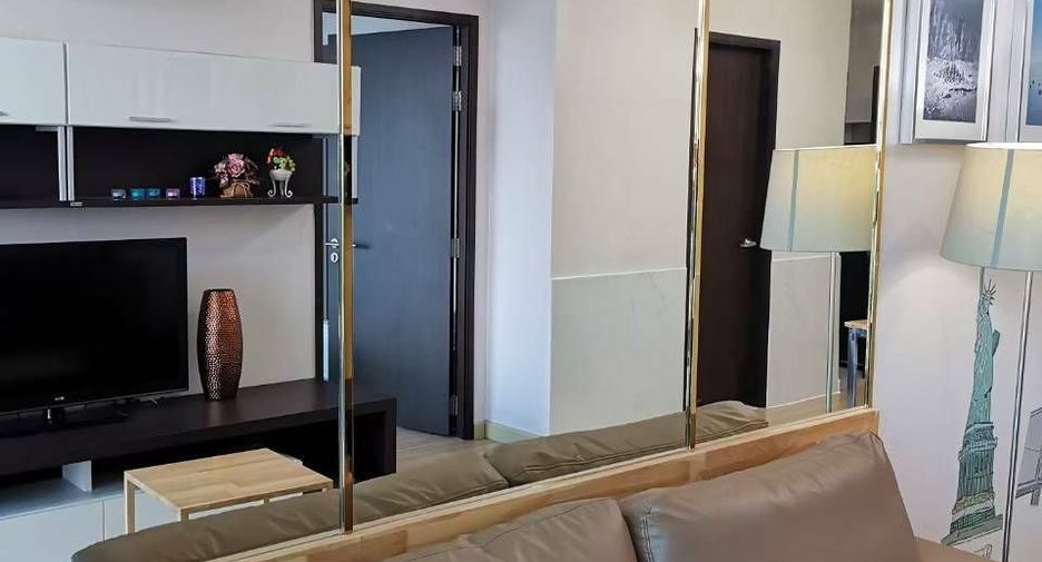For sale 1 bed condo in Khlong Toei, Bangkok