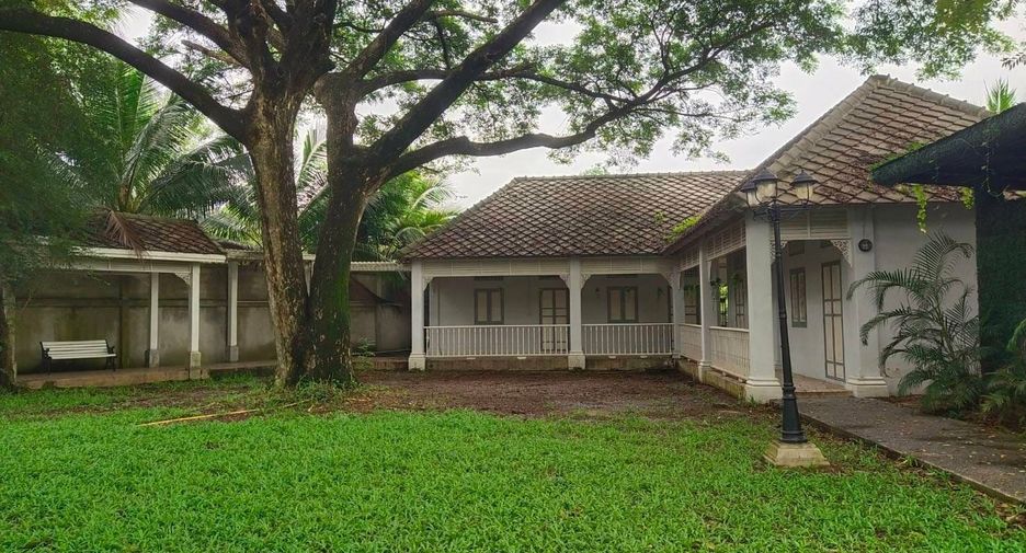 Casa en venta de 5 habitaciones en Krathum Baen, Samut Sakhon