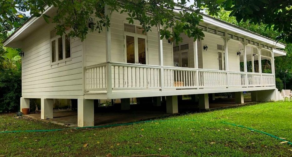 Casa en venta de 5 habitaciones en Krathum Baen, Samut Sakhon