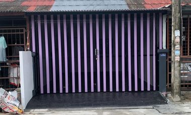 Reihenhaus zum Kauf mit 2 Zimmer in Sam Phran, Nakhon Pathom