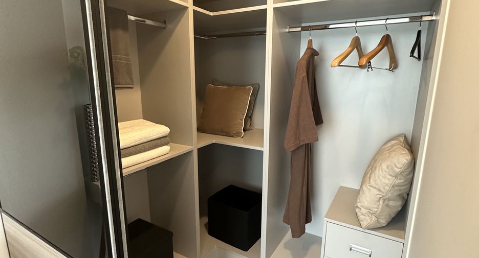 For sale 1 bed condo in Phra Khanong, Bangkok