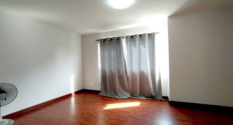 Haus zur Miete mit 4 Zimmer in Mueang Chon Buri, Chonburi