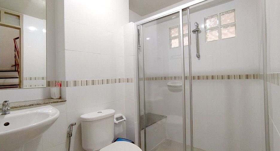 Haus zur Miete mit 4 Zimmer in Mueang Chon Buri, Chonburi