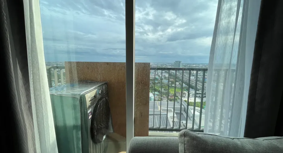 For sale 1 bed condo in Mueang Samut Prakan, Samut Prakan
