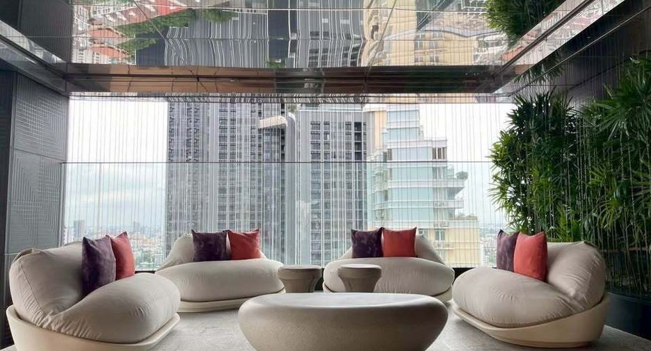 Condo en venta y en alquiler de 2 habitaciones en Watthana, Bangkok