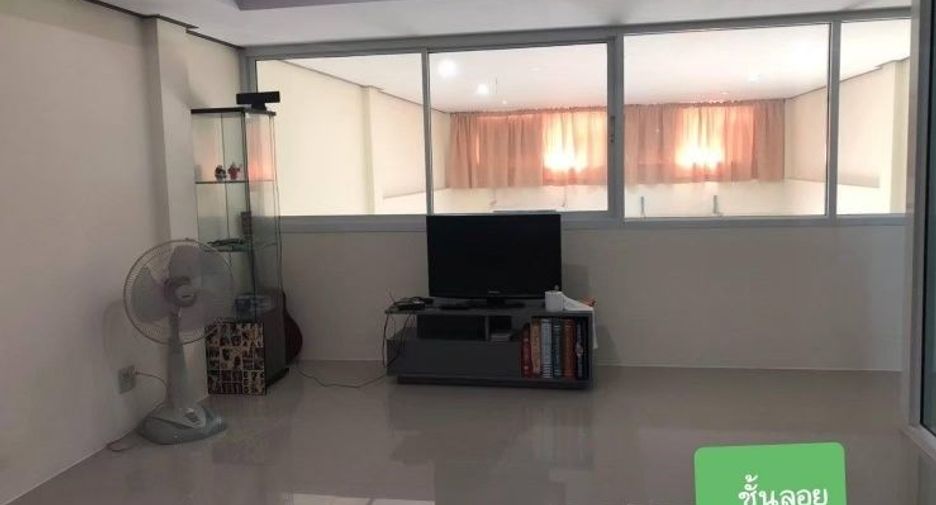 出售 2 卧室 联排别墅 在 Mueang Rayong, Rayong