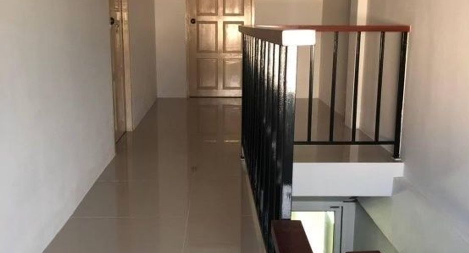 出售 2 卧室 联排别墅 在 Mueang Rayong, Rayong