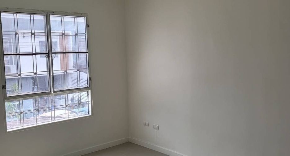 For sale 3 bedrooms townhouse in Mueang Pathum Thani, Pathum Thani