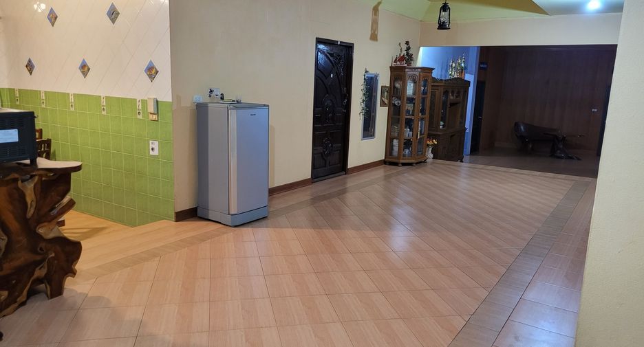 For sale 6 bedrooms house in Mueang Udon Thani, Udon Thani