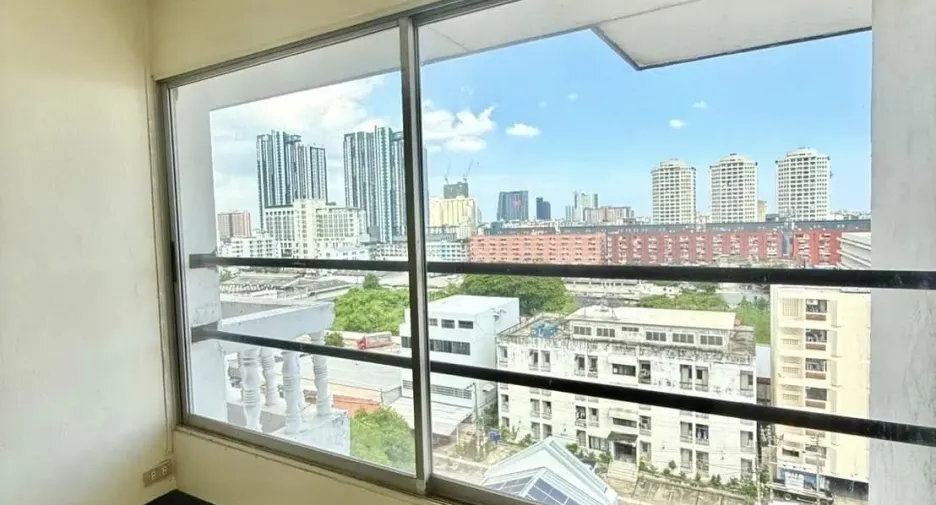 For sale 2 bedrooms condo in Bang Kapi, Bangkok