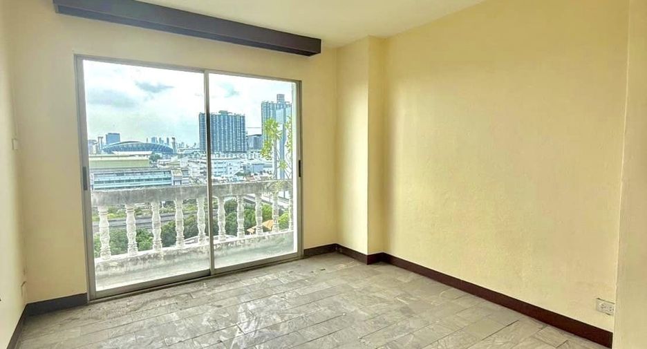 For sale 2 bedrooms condo in Bang Kapi, Bangkok