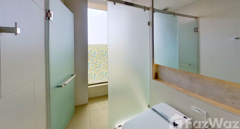 For sale 2 bedrooms condo in Khlong Toei, Bangkok
