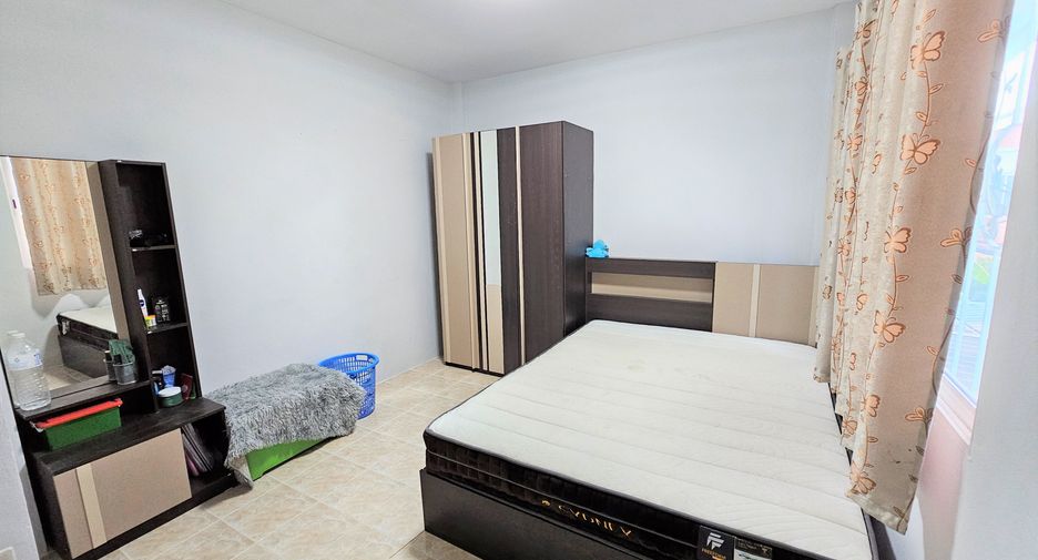 For sale 4 bedrooms townhouse in Mueang Samut Sakhon, Samut Sakhon