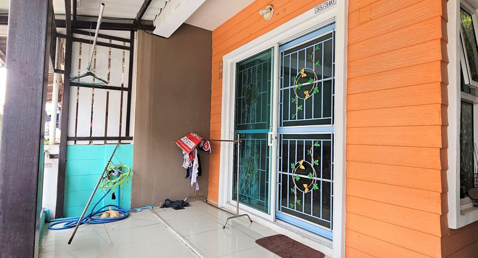 For sale 4 bedrooms townhouse in Mueang Samut Sakhon, Samut Sakhon