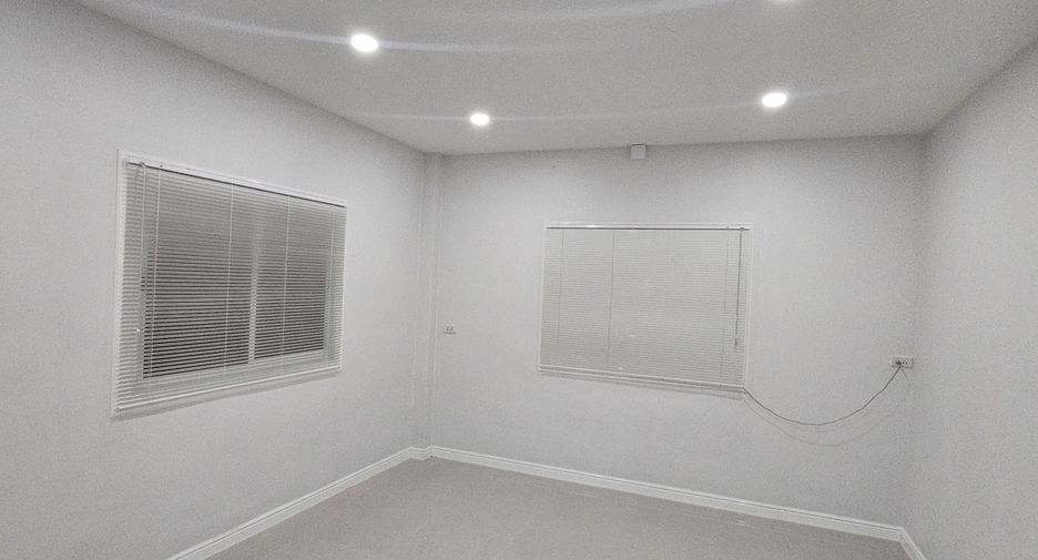 For sale 4 bedrooms house in Mueang Sakon Nakhon, Sakon Nakhon