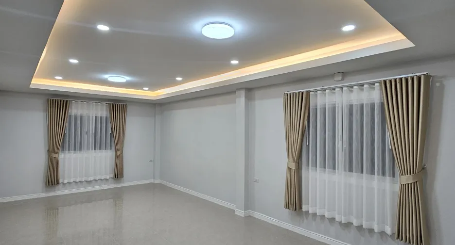 For sale 4 bedrooms house in Mueang Sakon Nakhon, Sakon Nakhon
