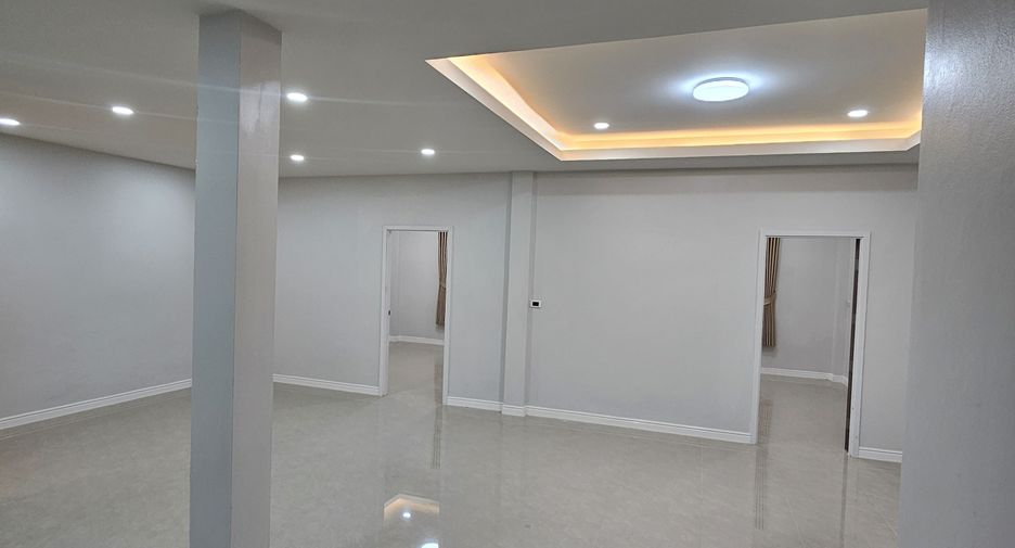 For sale 4 bedrooms house in Mueang Sakon Nakhon, Sakon Nakhon