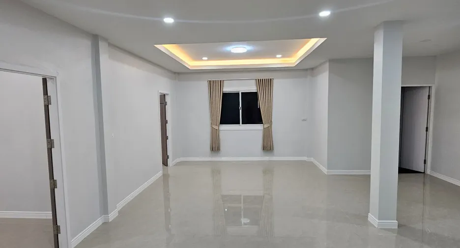 For sale 4 bedrooms house in Mueang Sakon Nakhon, Sakon Nakhon