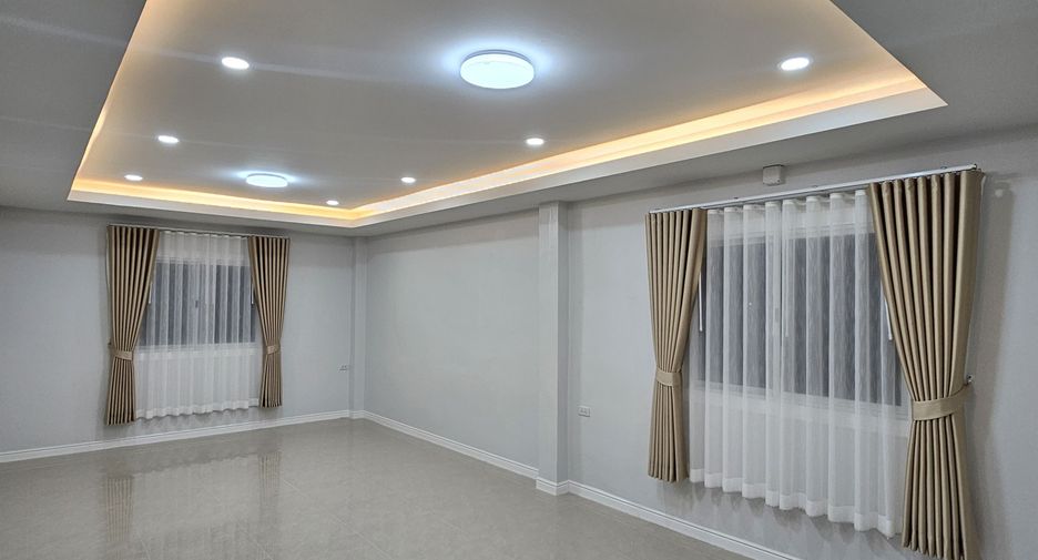 For sale 4 bedrooms house in Mueang Sakon Nakhon, Sakon Nakhon