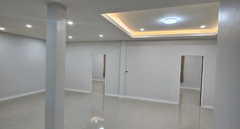 For sale 4 bedrooms house in Mueang Sakon Nakhon, Sakon Nakhon