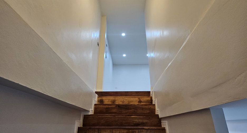 For sale 4 bedrooms house in Mueang Sakon Nakhon, Sakon Nakhon