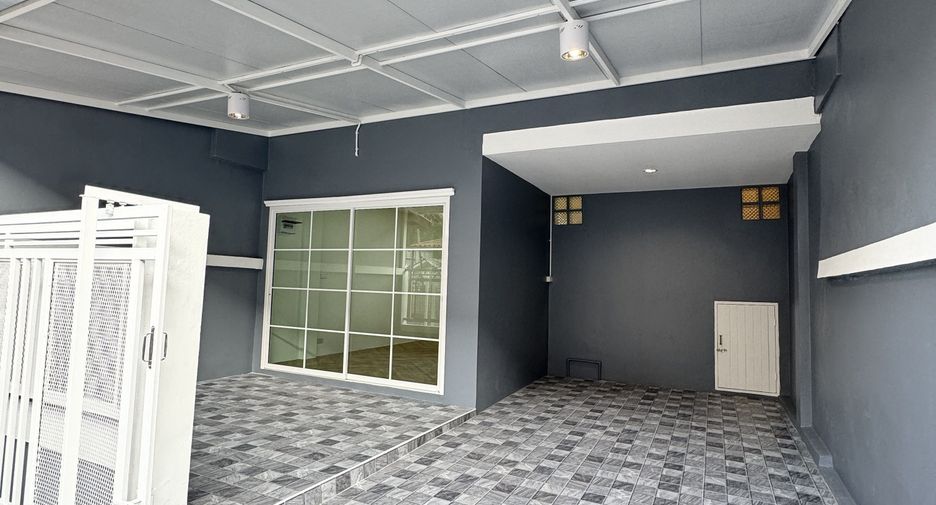 For sale 4 bedrooms townhouse in Thanyaburi, Pathum Thani