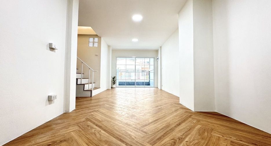 For sale 4 bedrooms townhouse in Thanyaburi, Pathum Thani