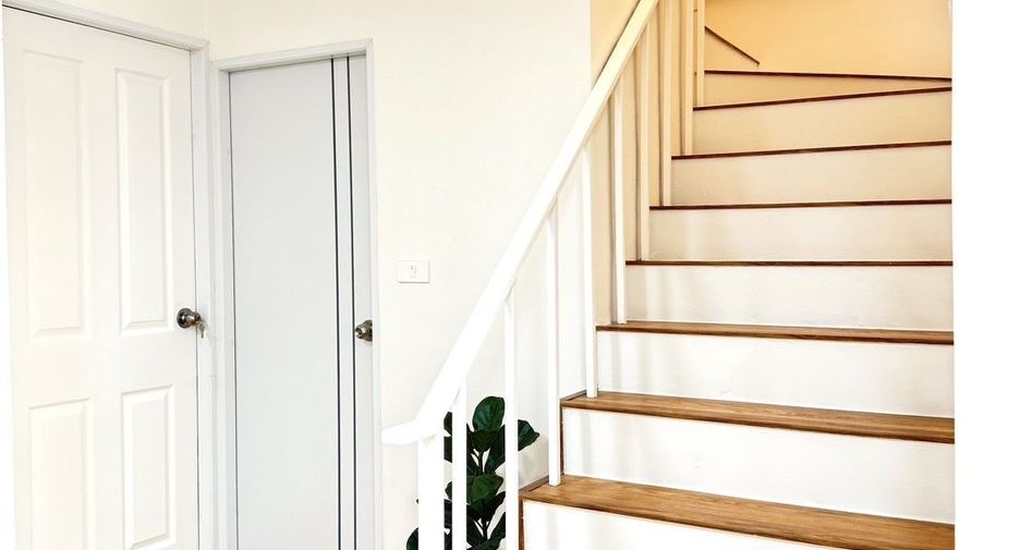 For sale 4 bedrooms townhouse in Thanyaburi, Pathum Thani