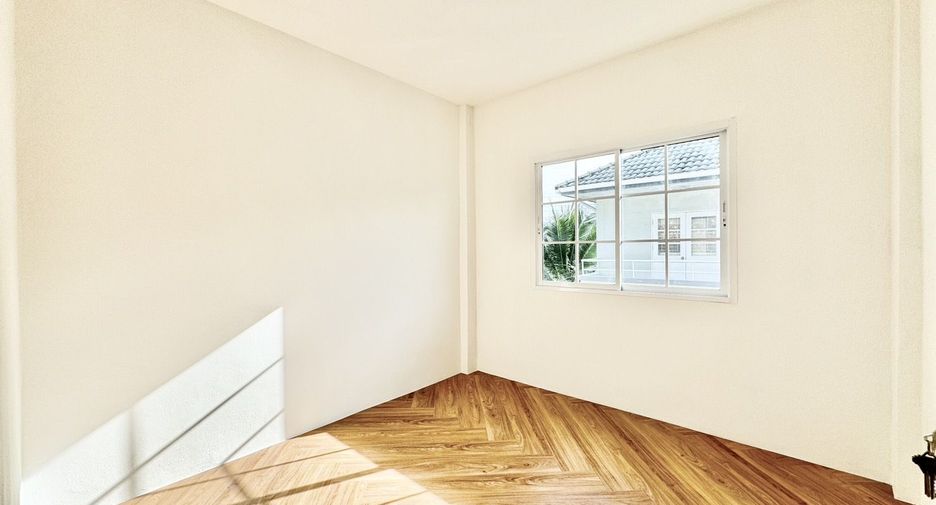 For sale 4 bedrooms townhouse in Thanyaburi, Pathum Thani