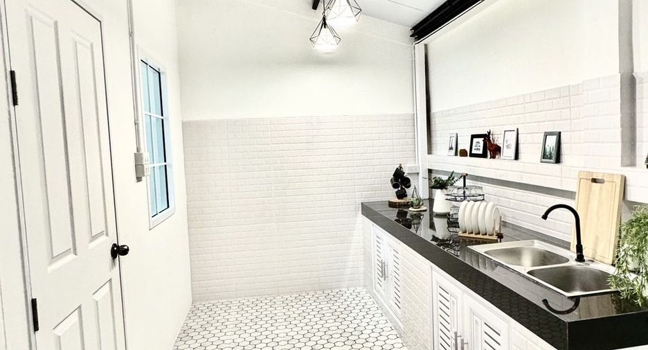 For sale 4 bedrooms townhouse in Thanyaburi, Pathum Thani