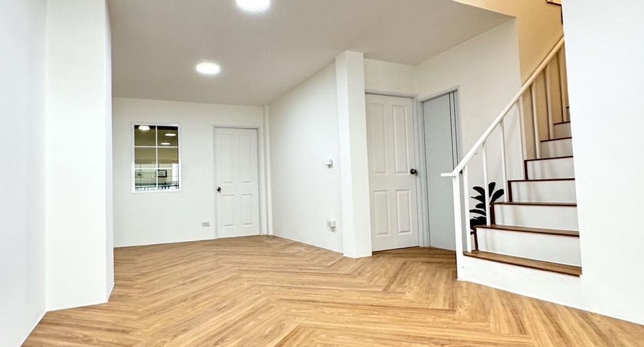 For sale 4 bedrooms townhouse in Thanyaburi, Pathum Thani