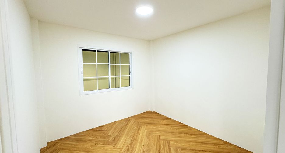 For sale 4 bedrooms townhouse in Thanyaburi, Pathum Thani