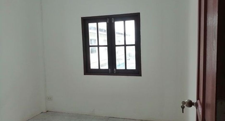 For sale 2 bedrooms townhouse in Khlong Luang, Pathum Thani